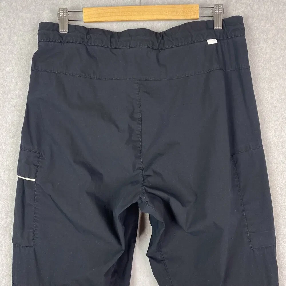 Nike Sportswear Mens 34 Essential Style Woven Utility Pants in Black